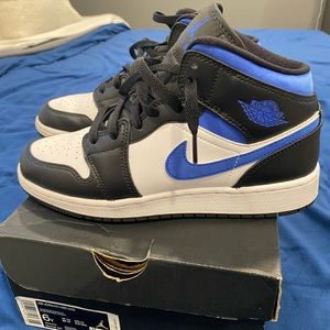 Jordan 1 mid, size 6 boys. Black,blue and white